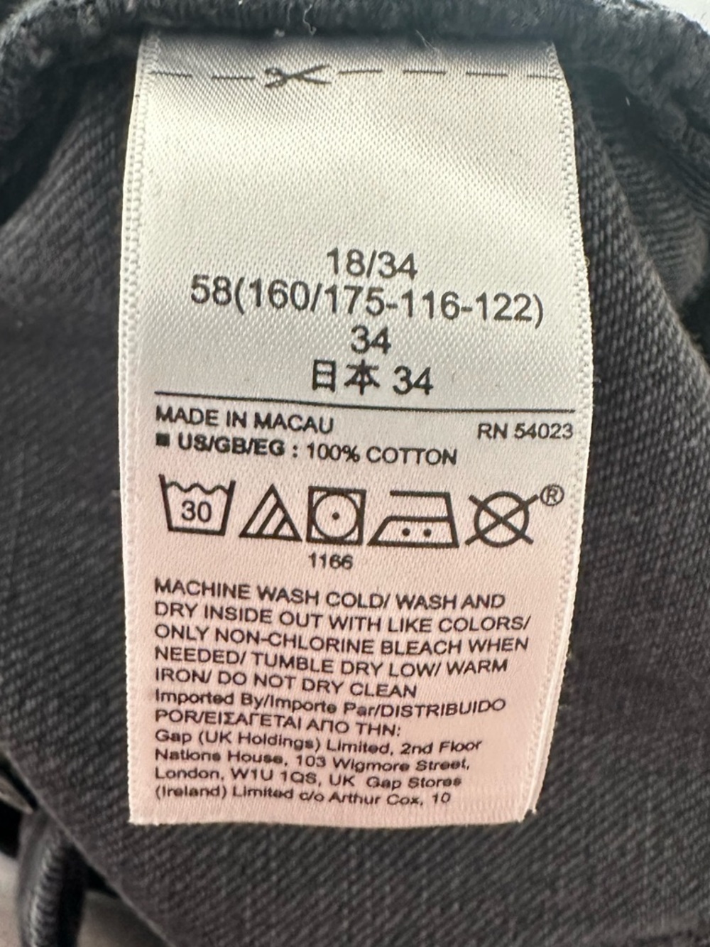 Gap High Rise Mom Jean in Black Wash Denim - Picture 10 of 11